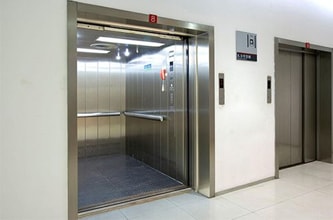 Thang máy tải hàng